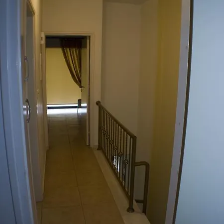 Queens Gardens 2 Bedrooms * 파포스