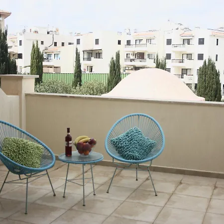 Queens Gardens 2 Bedrooms *