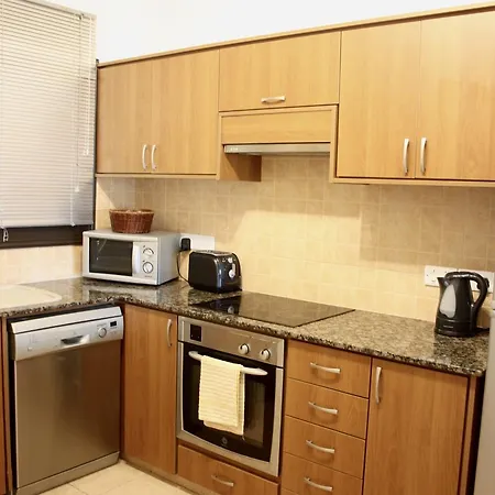 Queens Gardens 2 Bedrooms *